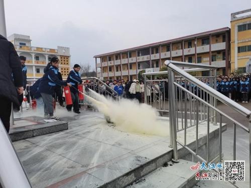庐山市华林中学开展消防培训暨应急疏散演练活动 组图